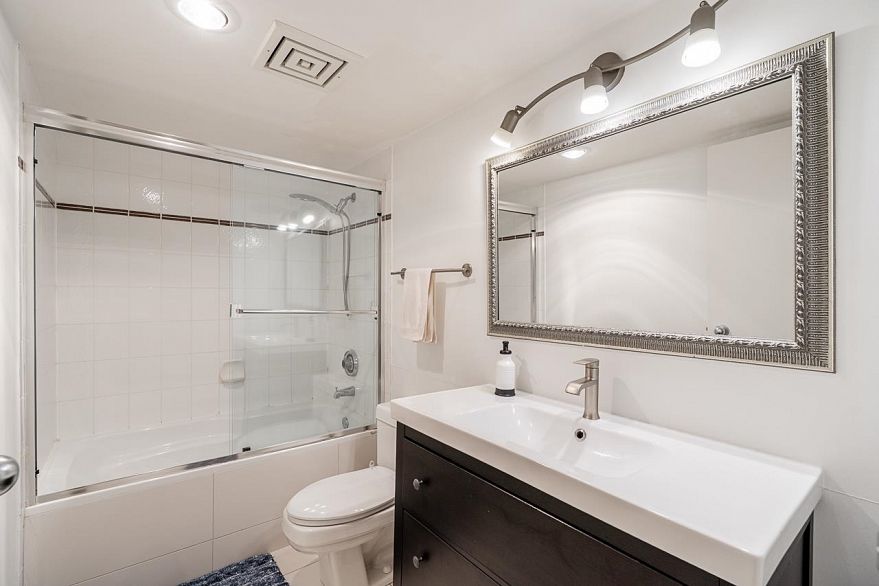 303 1345 Burnaby Street