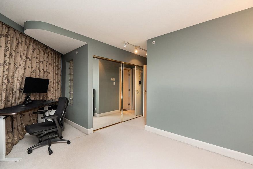 122 1228 Marinaside Crescent