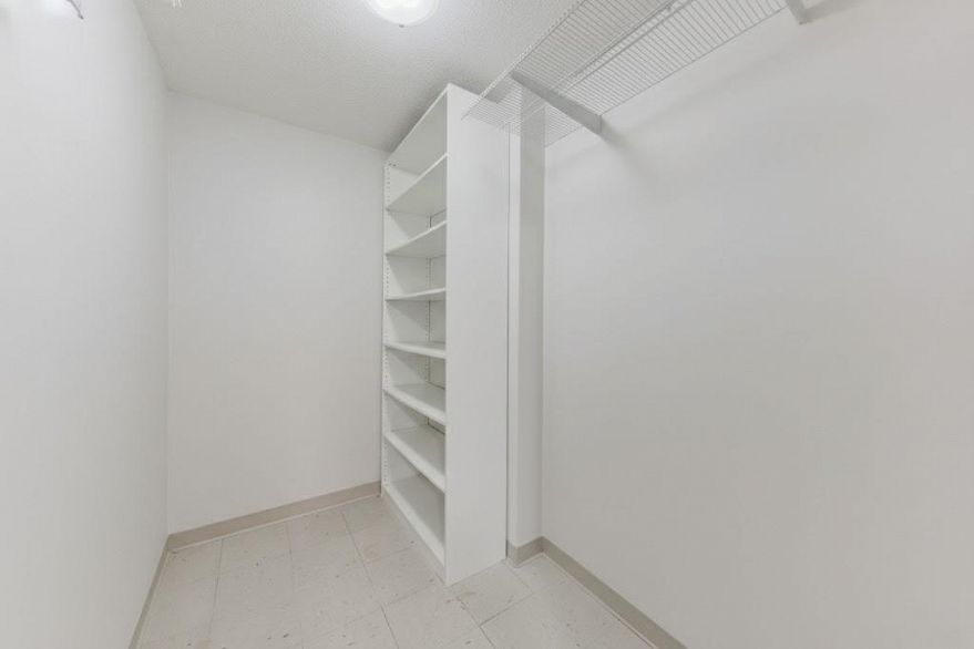 2111 788 Hamilton Street