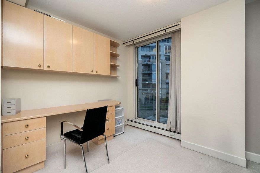 122 1228 Marinaside Crescent