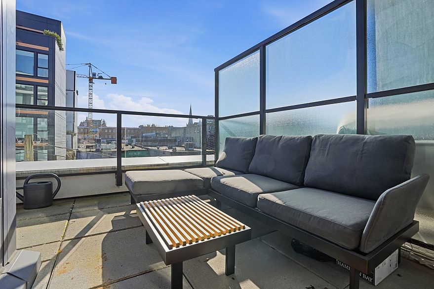 309 133 E 8th Avenue