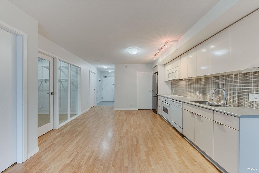 2111 788 Hamilton Street