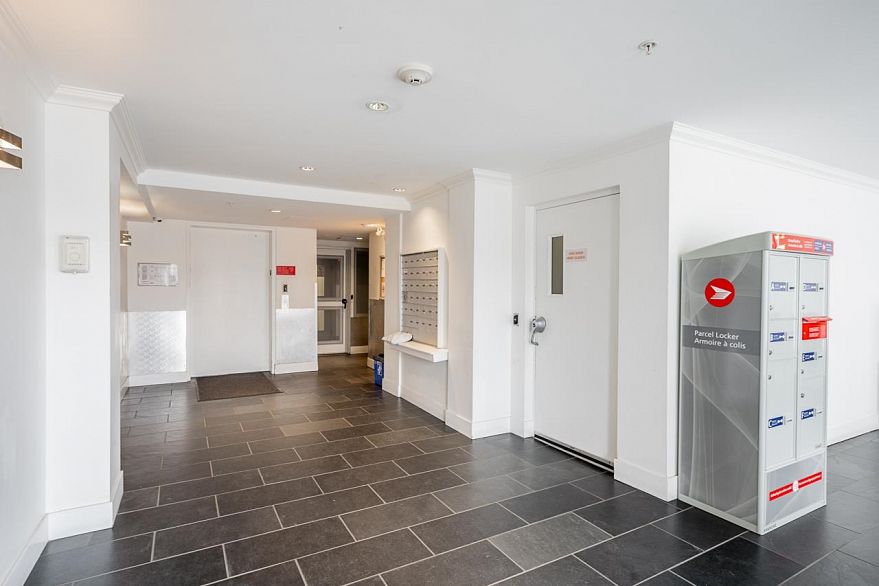 303 3423 E Hastings Street