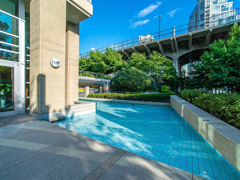 1506 1005 Beach Avenue