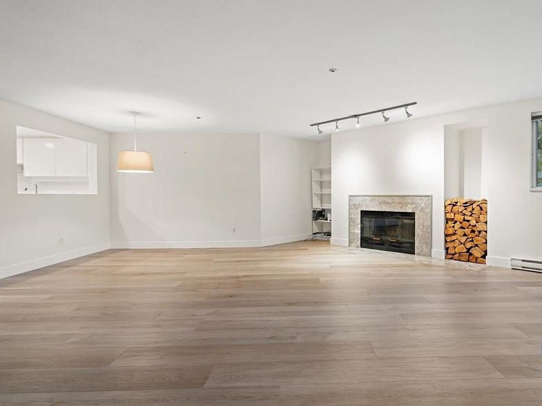 105 1502 Island Park Walk