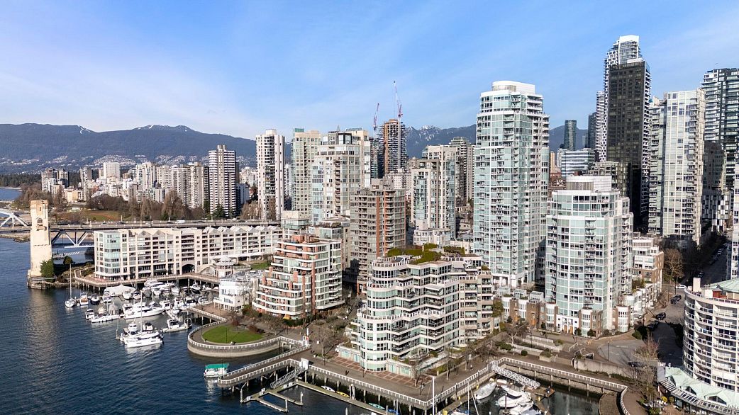 303 1501 Howe Street