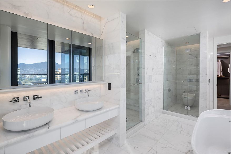 3102 1482 Robson Street