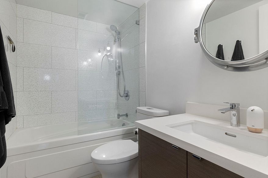 303 1501 Howe Street