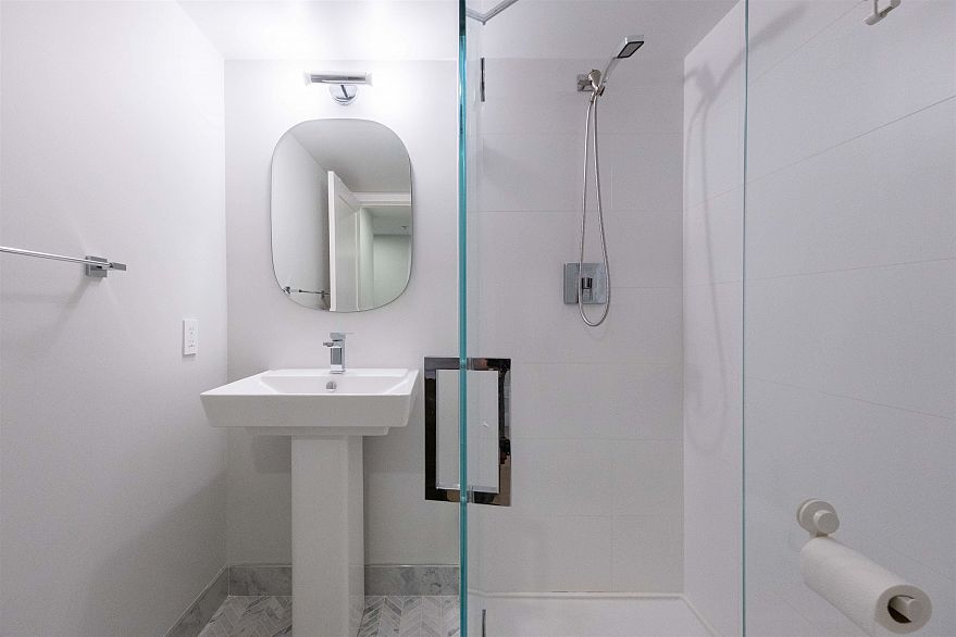 1006 928 Richards Street