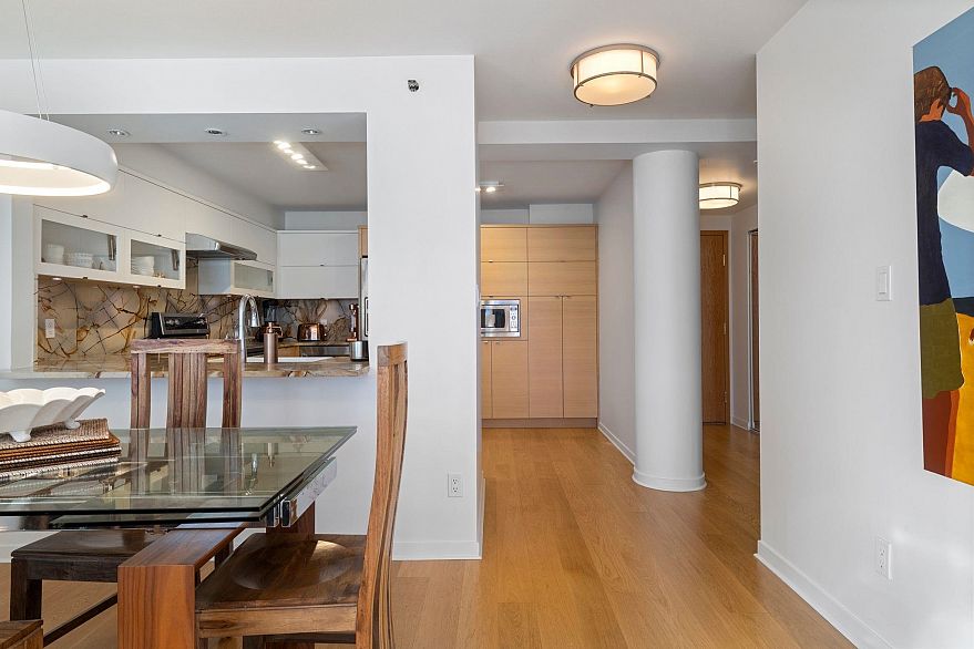 303 1501 Howe Street