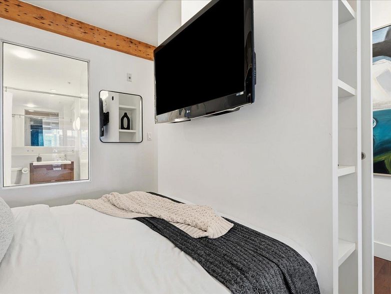 301 1275 Hamilton Street