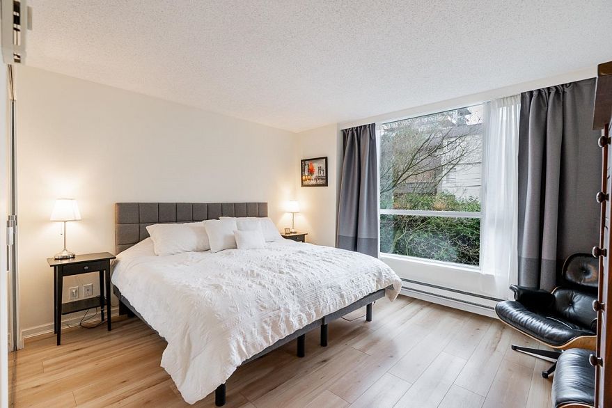 303 1345 Burnaby Street