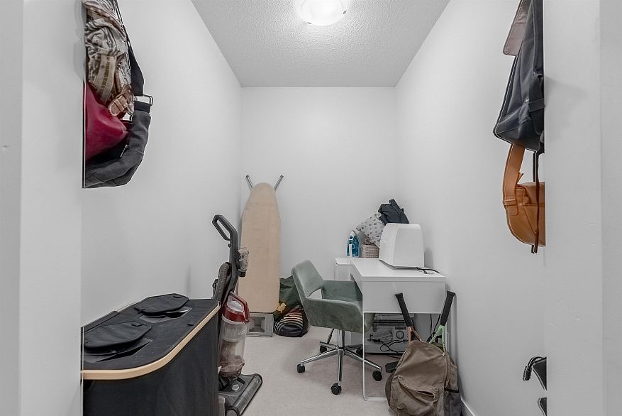 305 4550 Fraser Street