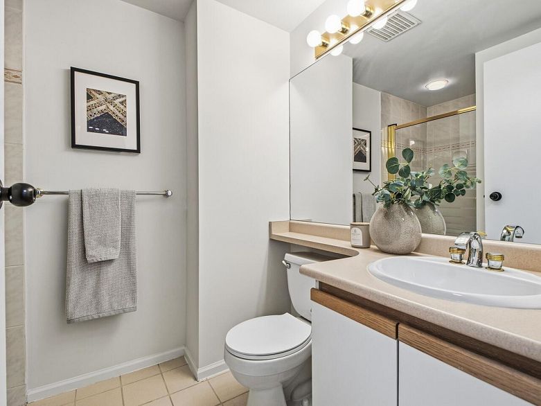 1205 950 Cambie Street