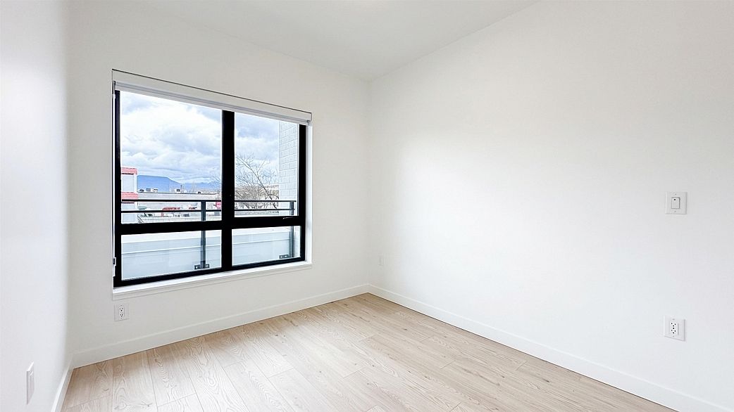 204 1680 E 12th Avenue