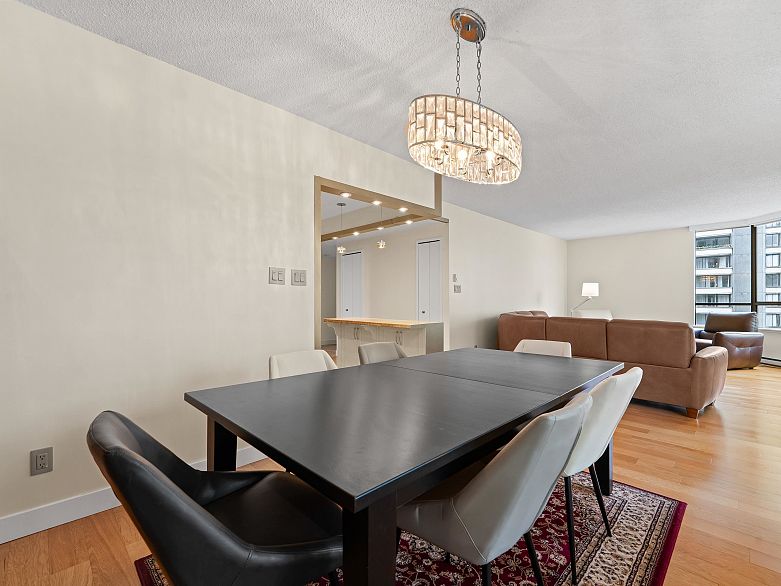 601 738 Broughton Street