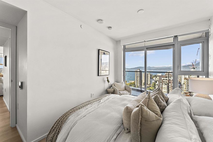 2403 889 Pacific Street