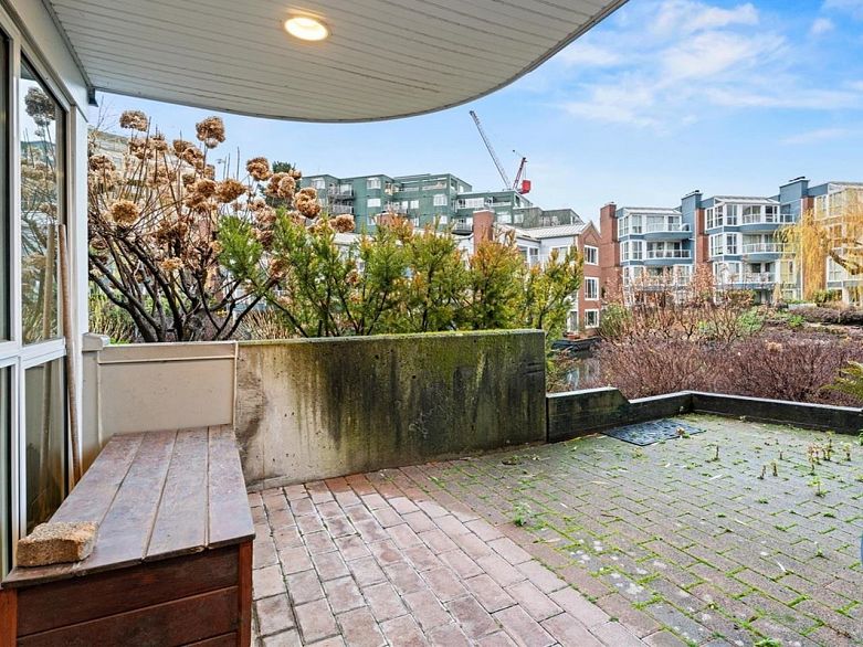 105 1502 Island Park Walk