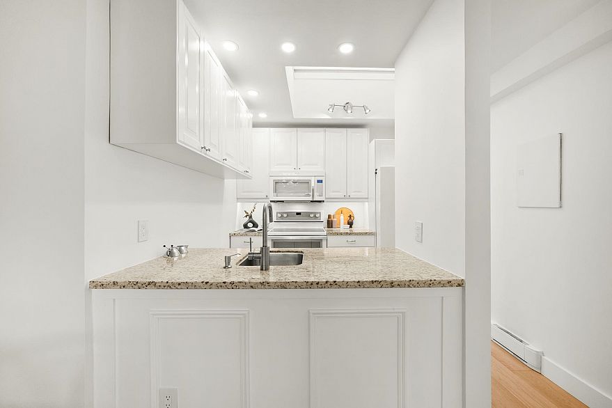 409 2250 W 3rd Avenue