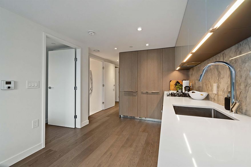 1305 1111 Richards Street