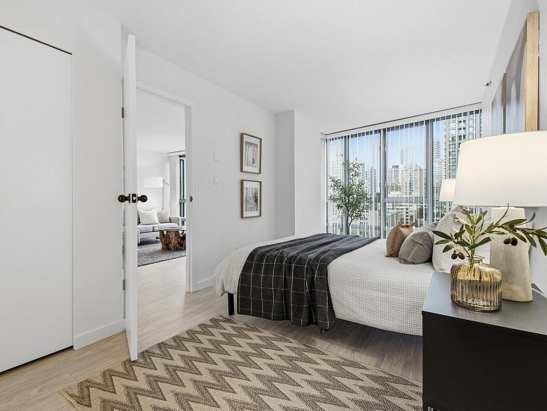 1205 950 Cambie Street