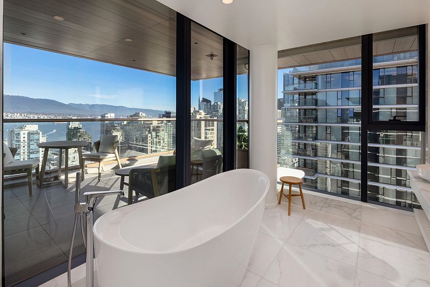 3102 1482 Robson Street