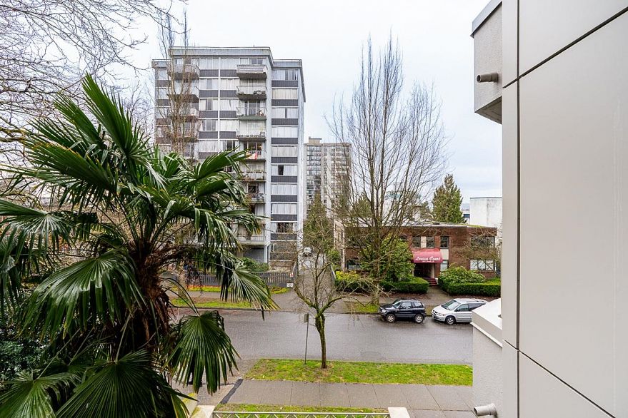 303 1345 Burnaby Street