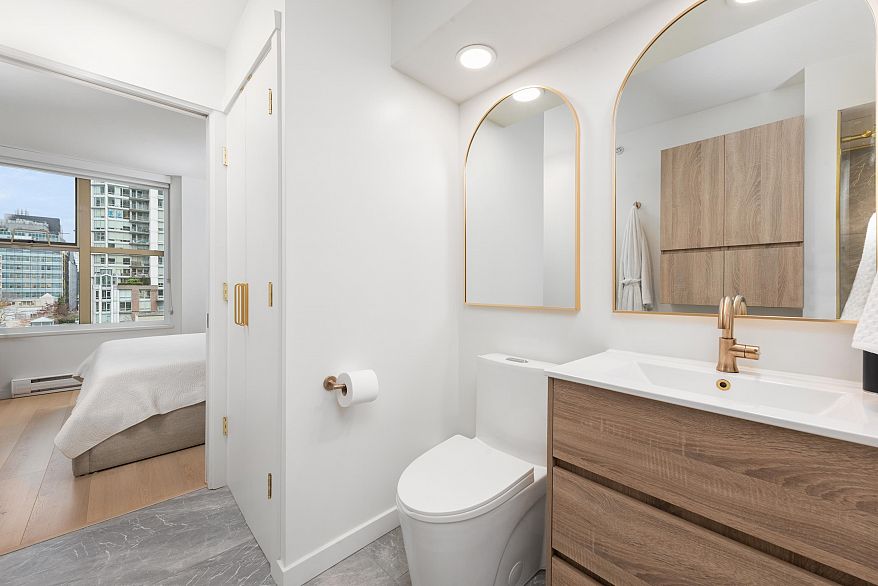 1203 969 Richards Street