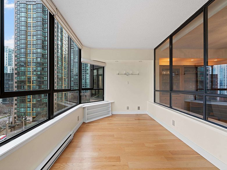 601 738 Broughton Street