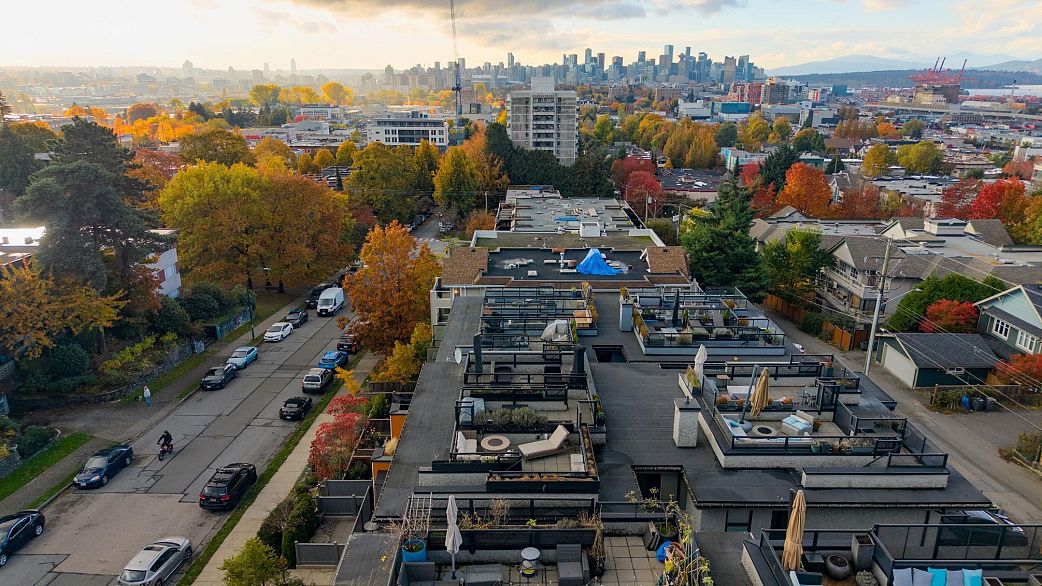 4 1851 Adanac Street