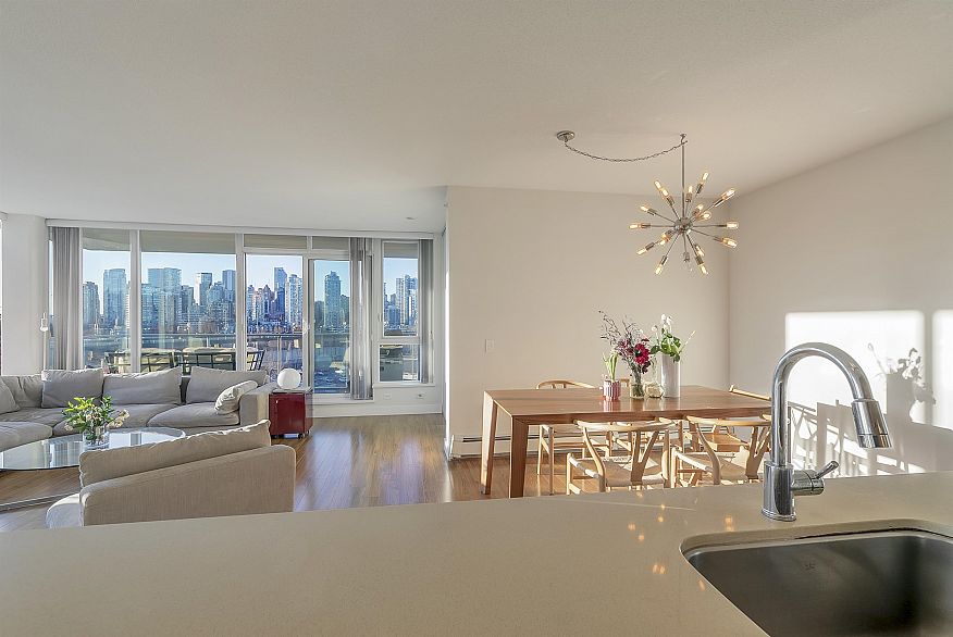 801 1833 Crowe Street