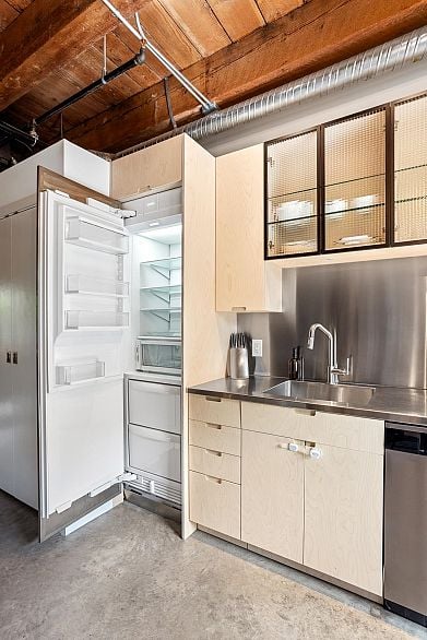 310 55 E Cordova Street