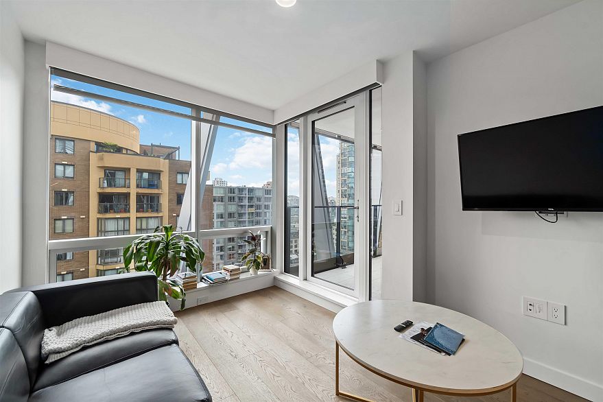 1305 1111 Richards Street