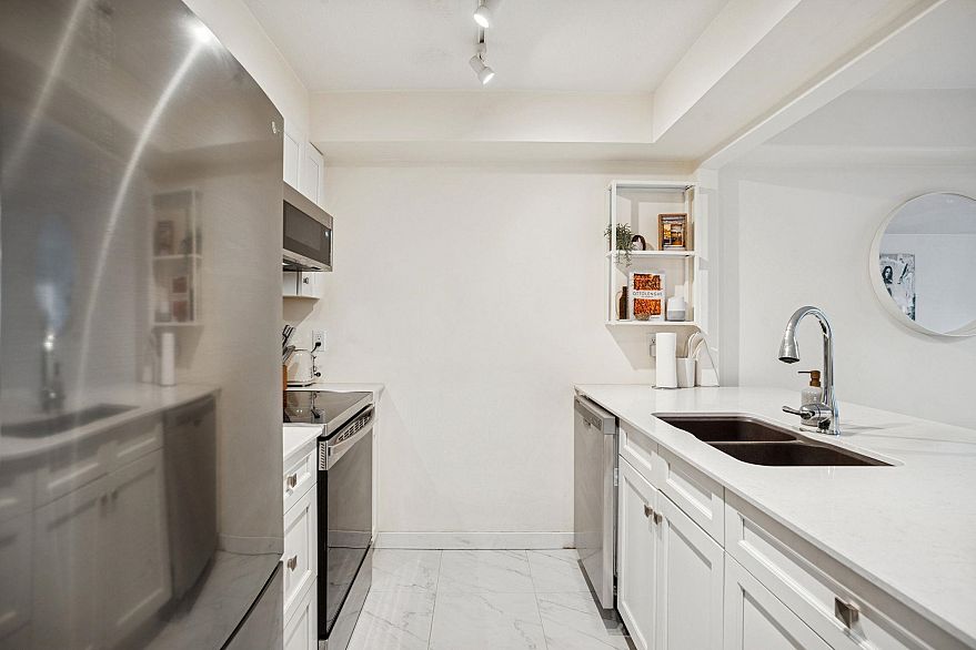 103 1515 E 6th Avenue