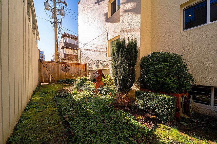 106 1972 Robson Street