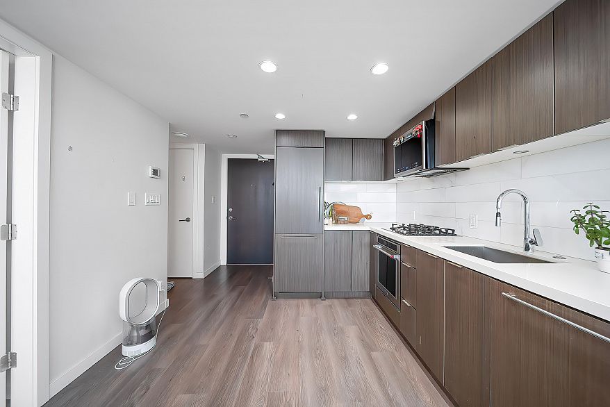 2605 8189 Cambie Street