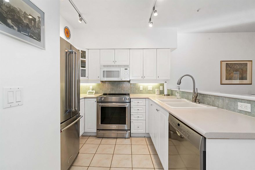 104 2755 Maple Street