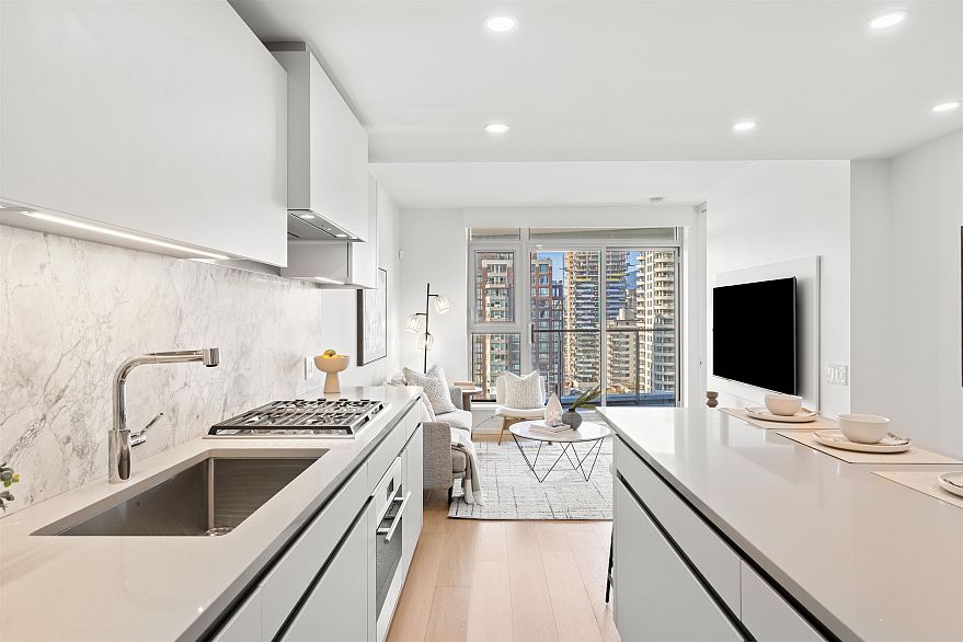 1504 889 Pacific Street