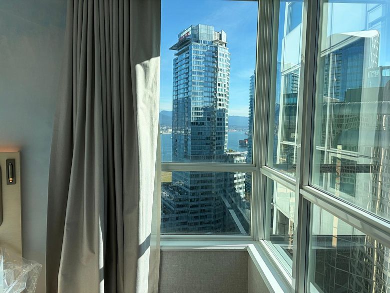 2906 1128 W Hastings Street