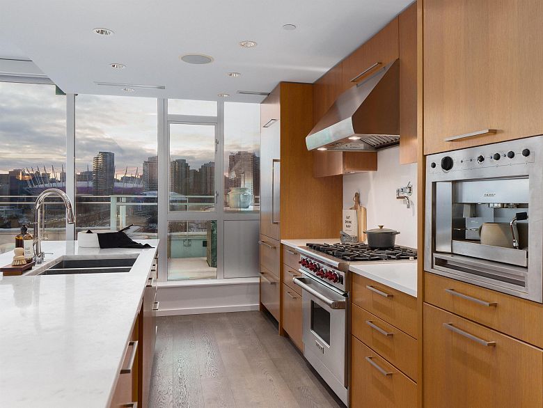 801 221 Union Street