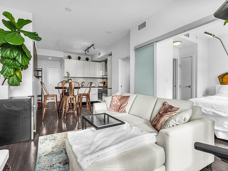 3305 1283 Howe Street