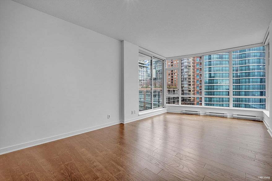 1002 833 Homer Street