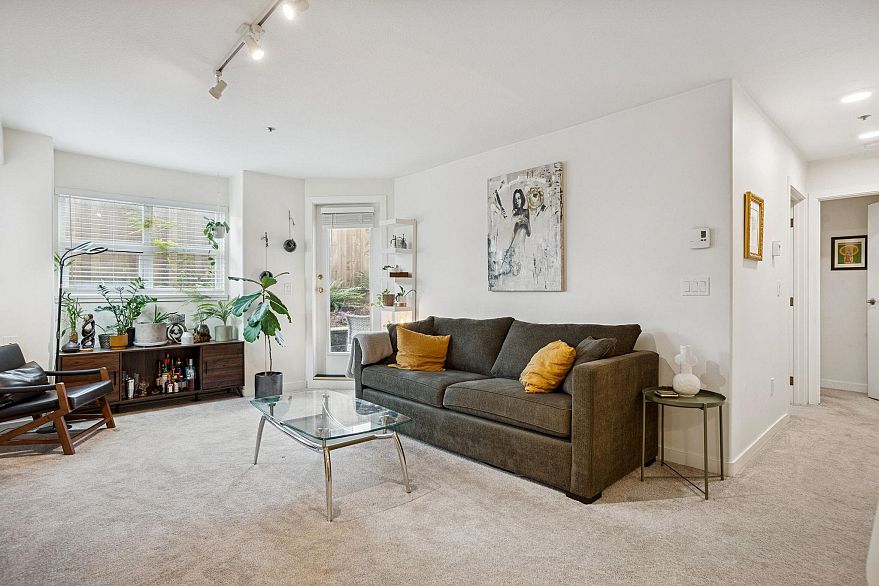 103 1515 E 6th Avenue