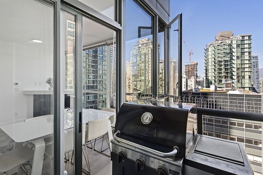 1605 1239 W Georgia Street