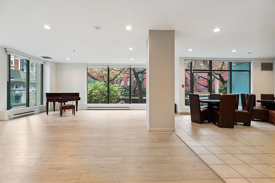 1605 1239 W Georgia Street