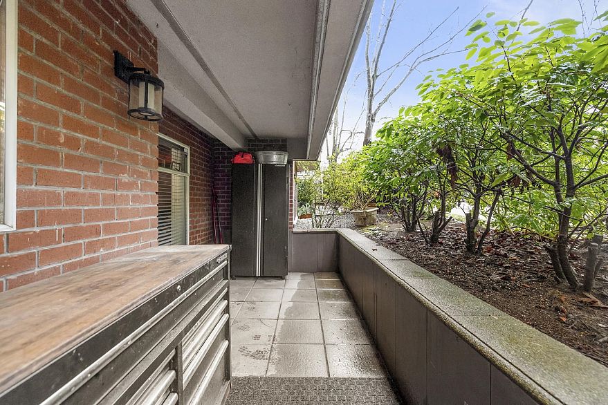 103 828 Gilford Street