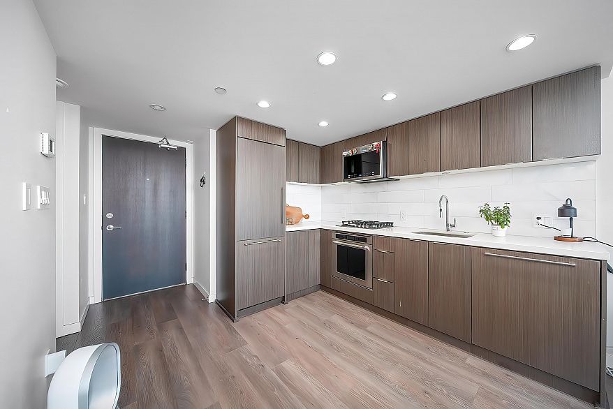 2605 8189 Cambie Street