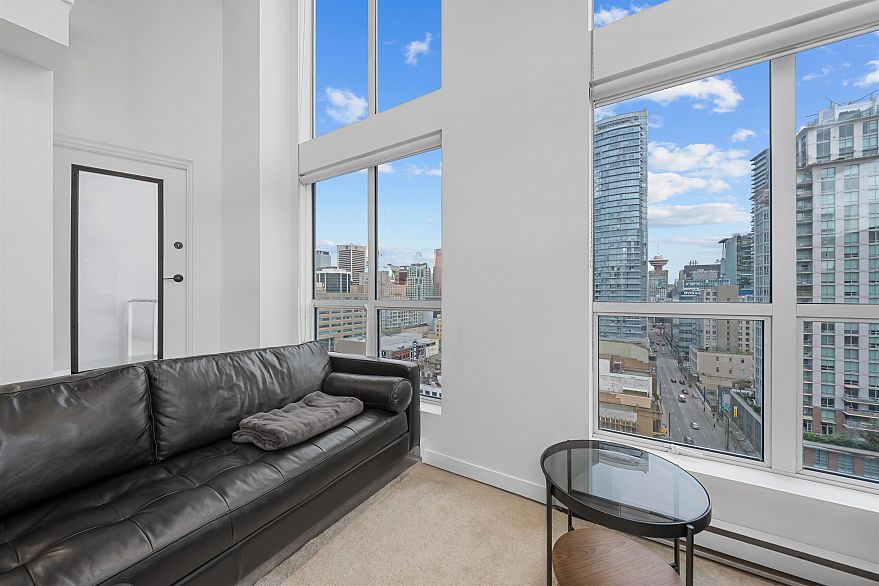 1012 933 Seymour Street