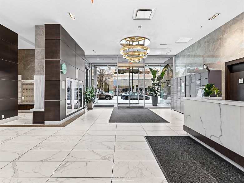 3305 1283 Howe Street