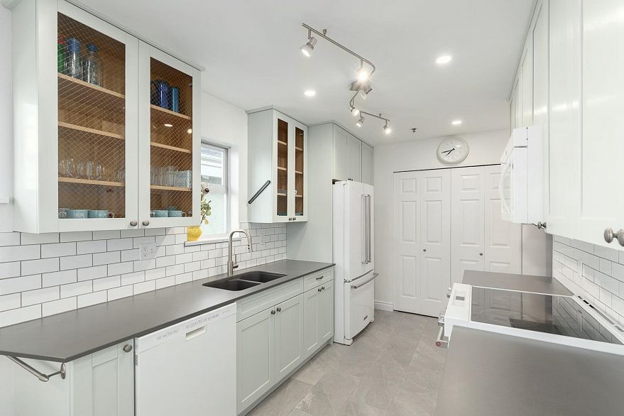 15 4157 Sophia Street